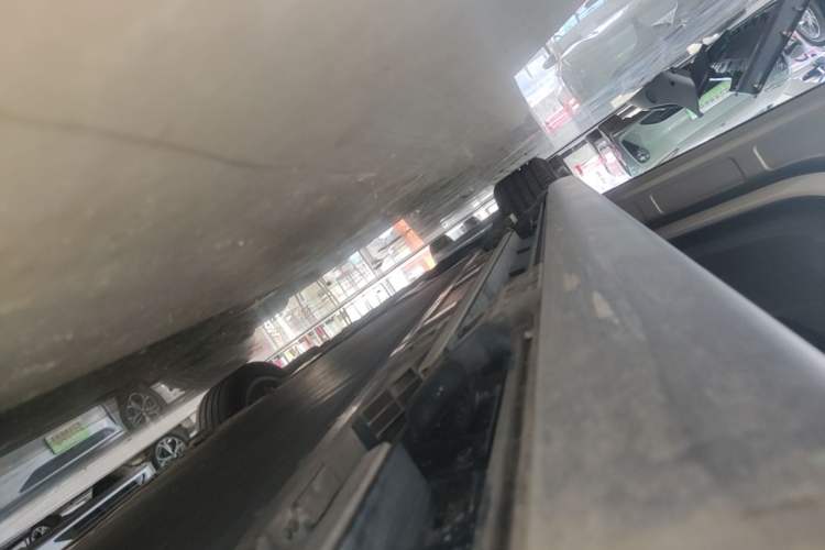 Used ONVO Luxeed L90 2025 Model—Ultra Six-Seater Version Left Side Sill
