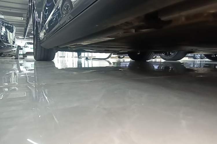 Used ONVO Luxeed L90 2025 Model—Max Six-Seater Version Left Side Sill