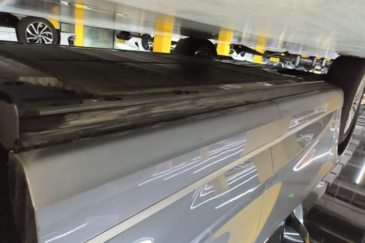 Used ONVO Luxeed L90 2025 Model Ultra Six-Seater 60-degree Battery Edition Left Side Sill