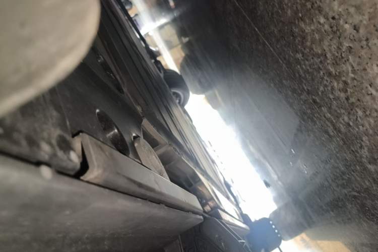 Used ONVO Luxeed L90 2025 Model—Max Six-Seater Version Left Side Sill