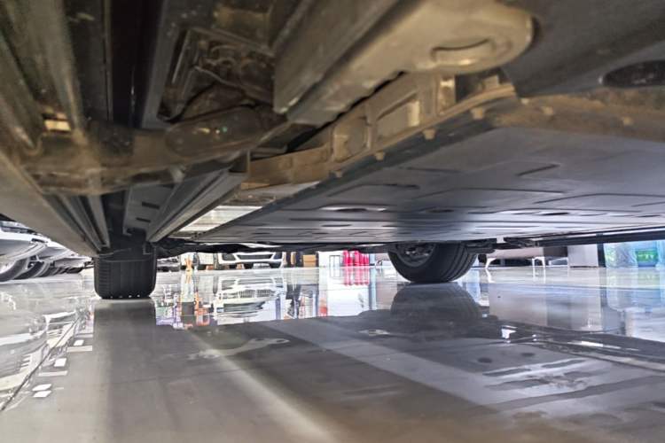 Used ONVO Luxeed L90 2025 Model—Max Six-Seater Version Left Side Sill