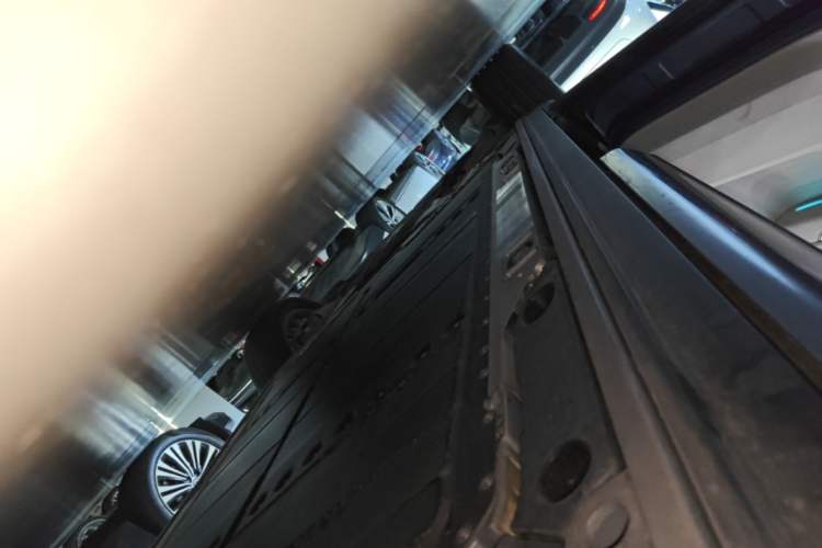 Used ONVO Luxeed L90 2025 Model Max Six-Seater 60-degree Battery Edition Left Side Sill
