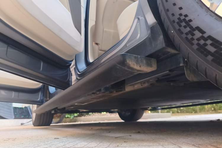 Used ONVO Luxeed L90 2025 Model—Ultra Six-Seater Version Left Side Sill