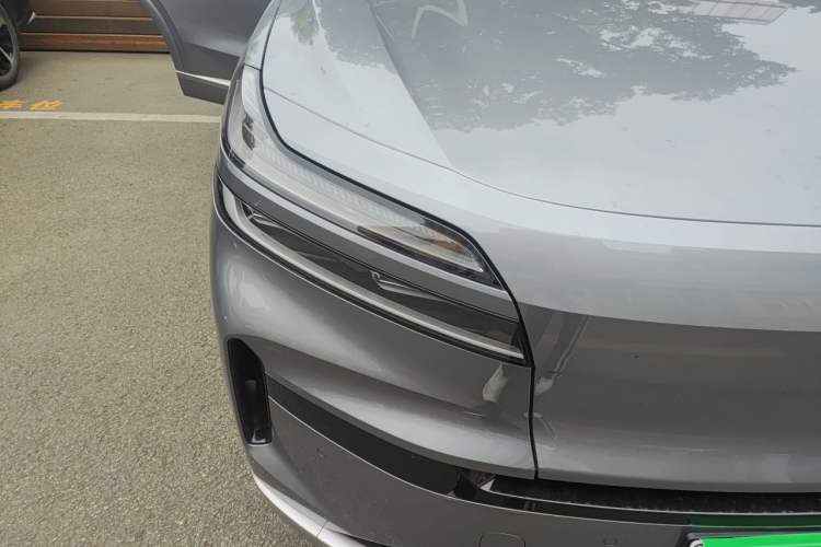 Used ONVO Luxeed L90 2025 Model—Ultra Six-Seater Version Right Front Headlight