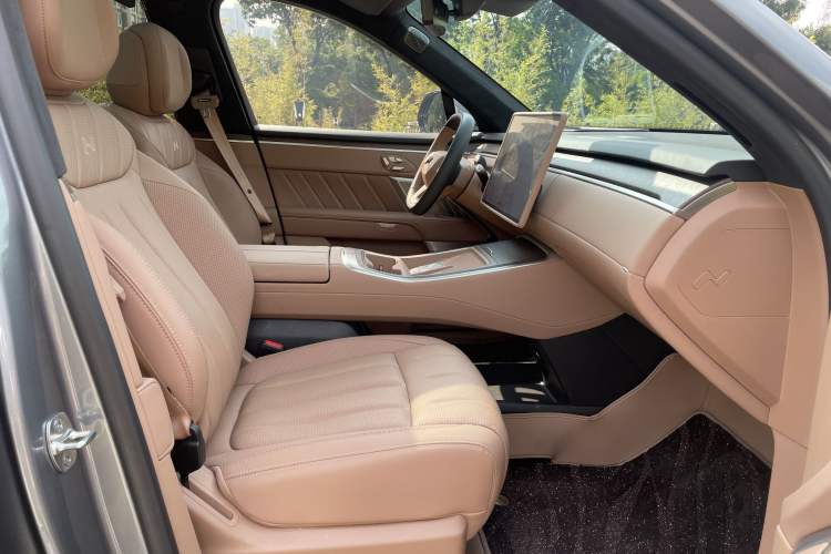 Used ONVO Luxeed L90 2025 Model—Ultra Six-Seater Version Right Front Seat