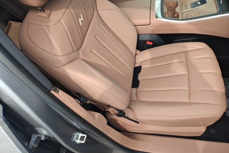 Used ONVO Luxeed L90 2025 Model—Ultra Six-Seater Version Right Front Seat