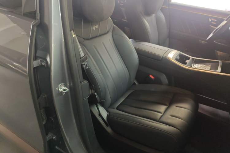 Used ONVO Luxeed L90 2025 Model—Ultra Six-Seater Version Right Front Seat