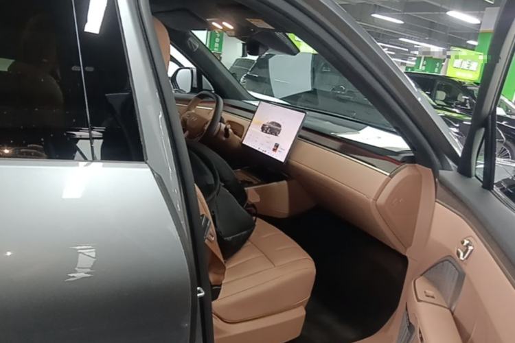 Used ONVO Luxeed L90 2025 Model—Max Six-Seater Version Right Front Seat