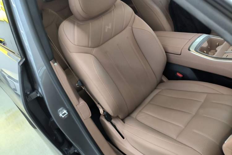 Used ONVO Luxeed L90 2025 Model Ultra Six-Seater 60-degree Battery Edition Right Front Seat