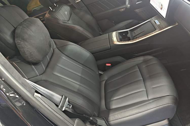 Used ONVO Luxeed L90 2025 Model—Max Six-Seater Version Right Front Seat