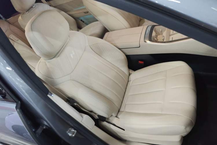Used ONVO Luxeed L90 2025 Model Max Six-Seater 60-degree Battery Edition Right Front Seat