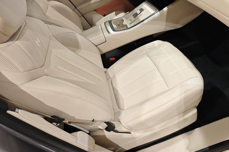 Used ONVO Luxeed L90 2025 Model—Ultra Six-Seater Version Right Front Seat