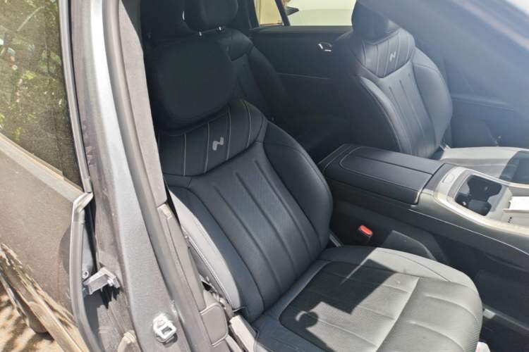 Used ONVO Luxeed L90 2025 Model—Max Six-Seater Version Right Front Seat
