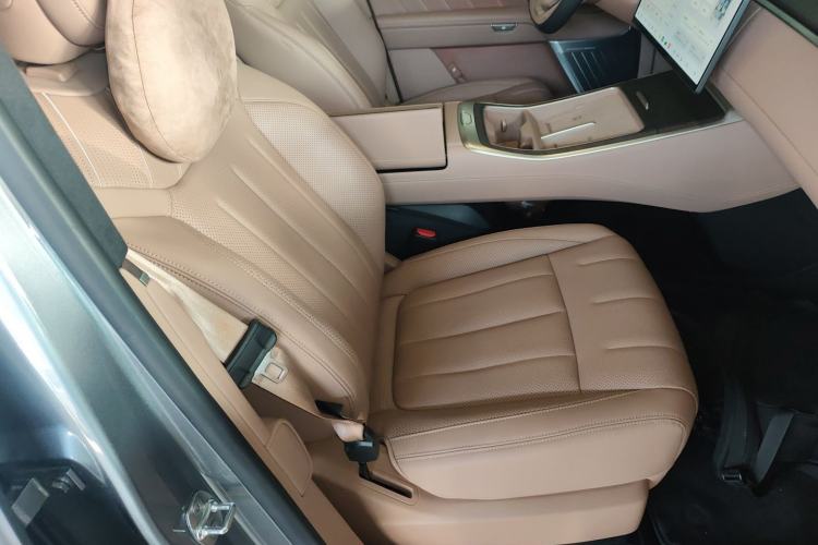 Used ONVO Luxeed L90 2025 Model—Ultra Six-Seater Version Right Front Seat