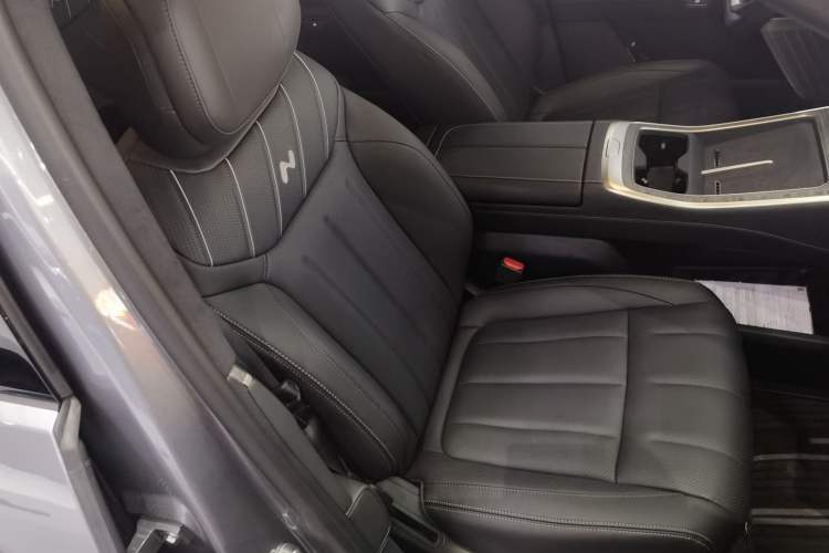 Used ONVO Luxeed L90 2025 Model—Ultra Six-Seater Version Right Front Seat