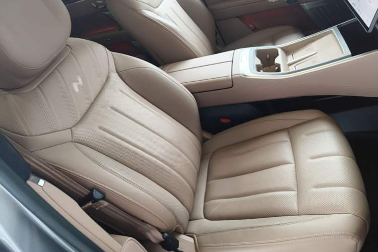 Used ONVO Luxeed L90 2025 Model—Max Six-Seater Version Right Front Seat