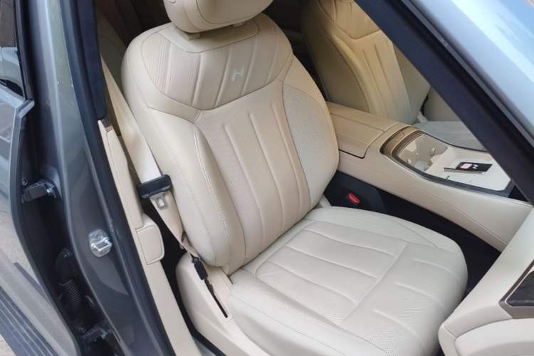 Used ONVO Luxeed L90 2025 Model—Ultra Six-Seater Version Right Front Seat