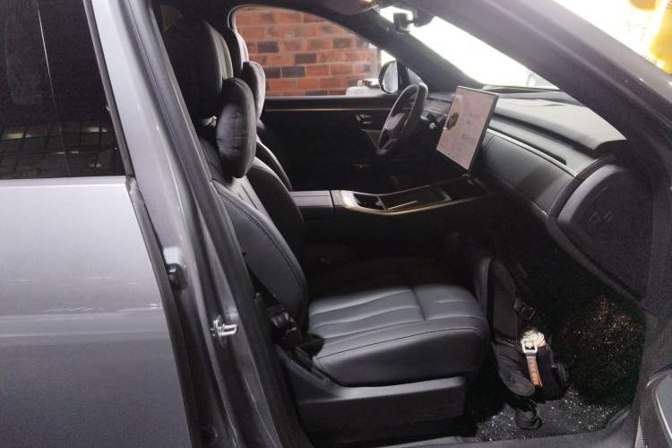 Used ONVO Luxeed L90 2025 Model—Ultra Six-Seater Version Right Front Seat