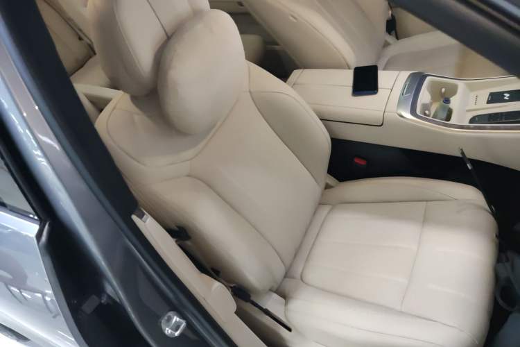 Used ONVO Luxeed L90 2025 Model—Max Six-Seater Version Right Front Seat