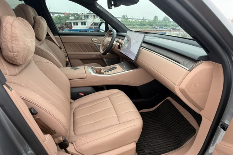 Used ONVO Luxeed L90 2025 Model—Pro Six-Seater Version Right Front Seat