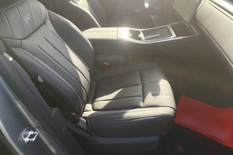Used ONVO Luxeed L90 2025 Model—Max Six-Seater Version Right Front Seat