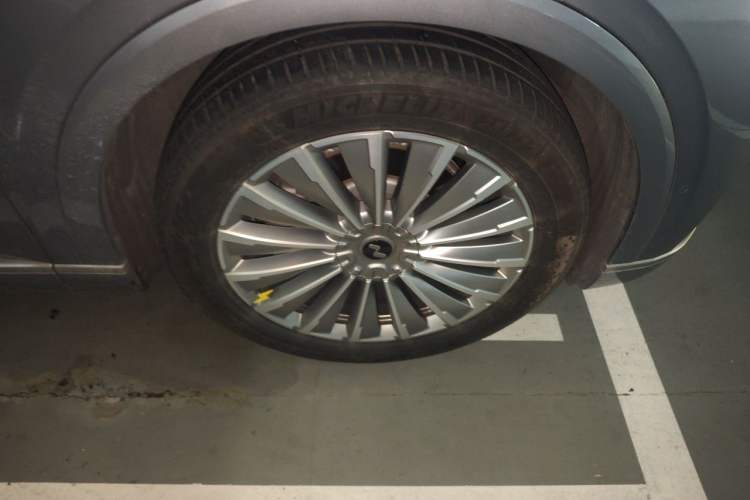 Used ONVO Luxeed L90 2025 Model—Black Knight Special Edition—Six-Seater Right Front Wheel Hub
