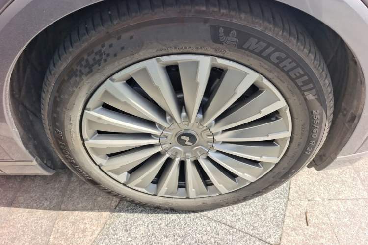 Used ONVO Luxeed L90 2025 Model—Ultra Six-Seater Version Right Front Wheel Hub