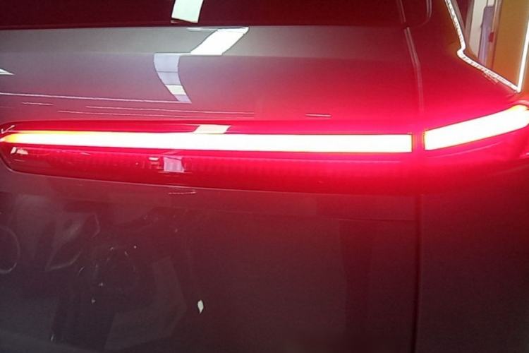 Used ONVO Luxeed L90 2025 Model Ultra Six-Seater 60-degree Battery Edition Right Rear Taillight