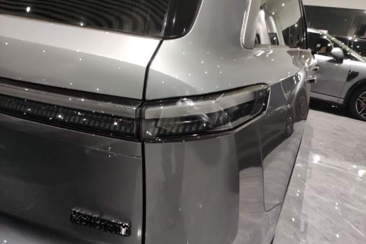 Used ONVO Luxeed L90 2025 Model—Ultra Six-Seater Version Right Rear Taillight