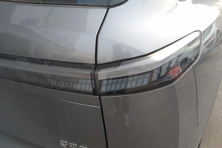 Used ONVO Luxeed L90 2025 Model—Max Six-Seater Version Right Rear Taillight