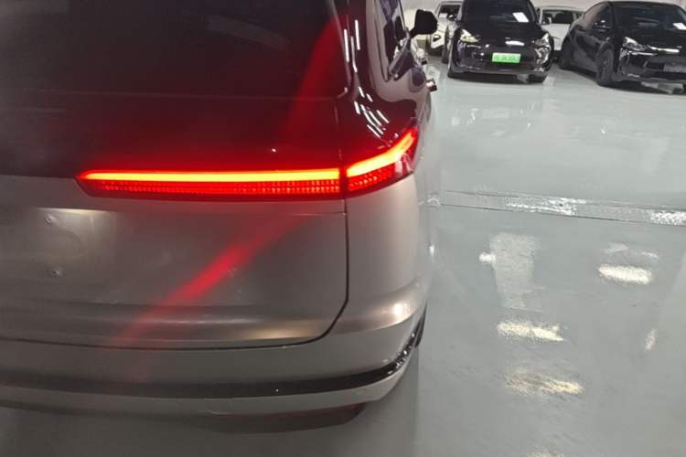 Used ONVO Luxeed L90 2025 Model—Max Six-Seater Version Right Rear Taillight