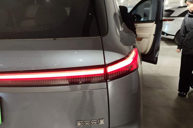 Used ONVO Luxeed L90 2025 Model—Max Six-Seater Version Right Rear Taillight