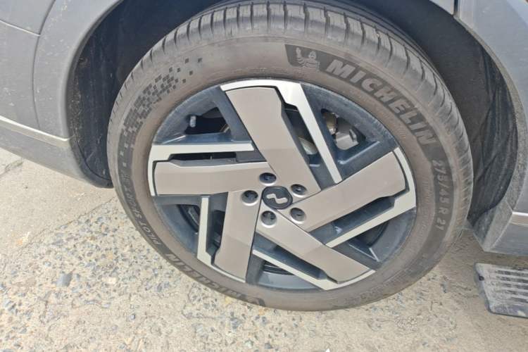 Used ONVO Luxeed L90 2025 Model—Ultra Six-Seater Version Right Rear Wheel Hub