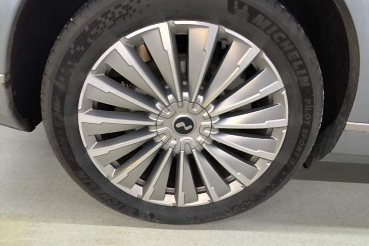 Used ONVO Luxeed L90 2025 Model Ultra Six-Seater 60-degree Battery Edition Right Rear Wheel Hub