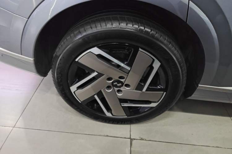 Used ONVO Luxeed L90 2025 Model Max Six-Seater 60-degree Battery Edition Right Rear Wheel Hub