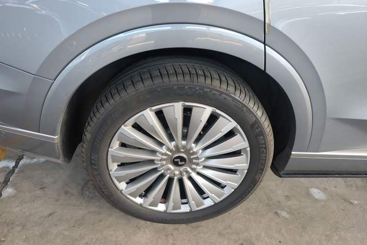Used ONVO Luxeed L90 2025 Model—Ultra Six-Seater Version Right Rear Wheel Hub