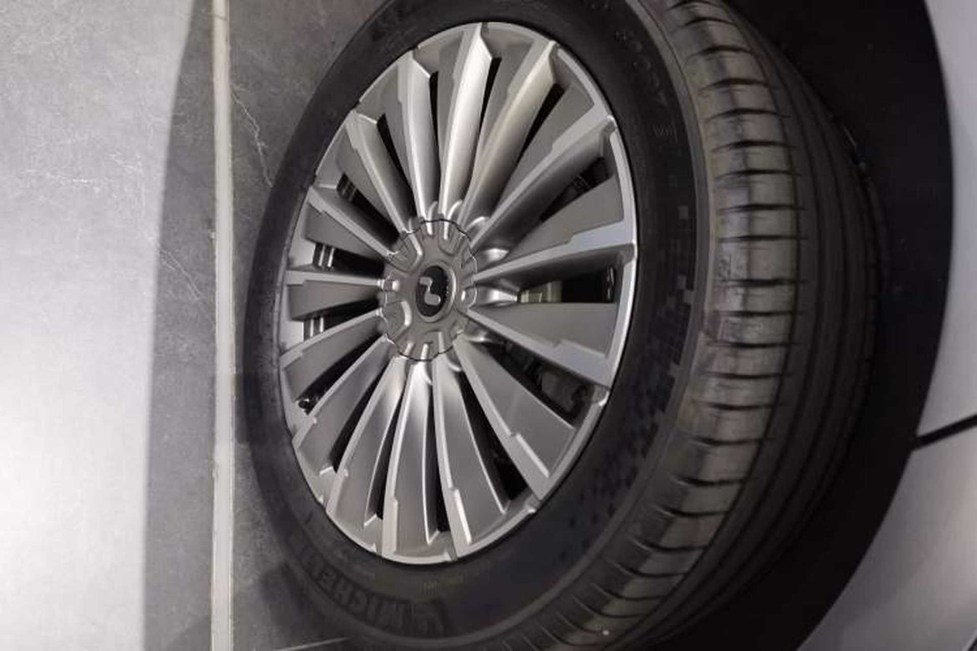 Used ONVO Luxeed L90 2025 Model—Ultra Six-Seater Version Right Rear Wheel Hub