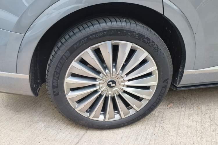 Used ONVO Luxeed L90 2025 Model—Ultra Six-Seater Version Right Rear Wheel Hub