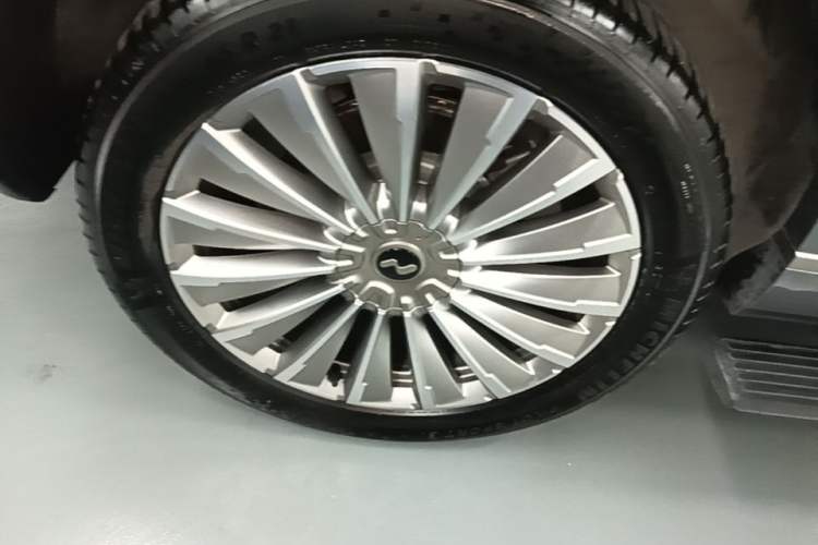 Used ONVO Luxeed L90 2025 Model—Max Six-Seater Version Right Rear Wheel Hub