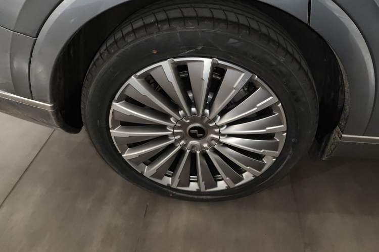 Used ONVO Luxeed L90 2025 Model—Max Six-Seater Version Right Rear Wheel Hub