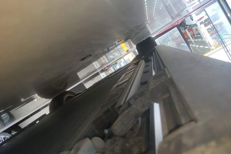 Used ONVO Luxeed L90 2025 Model—Ultra Six-Seater Version Right Side Sill