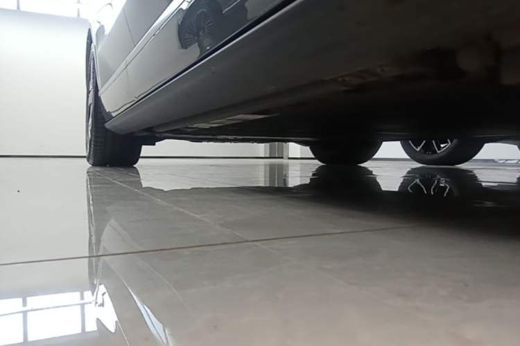 Used ONVO Luxeed L90 2025 Model—Max Six-Seater Version Right Side Sill