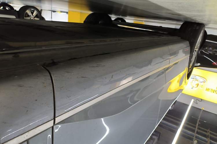 Used ONVO Luxeed L90 2025 Model Ultra Six-Seater 60-degree Battery Edition Right Side Sill