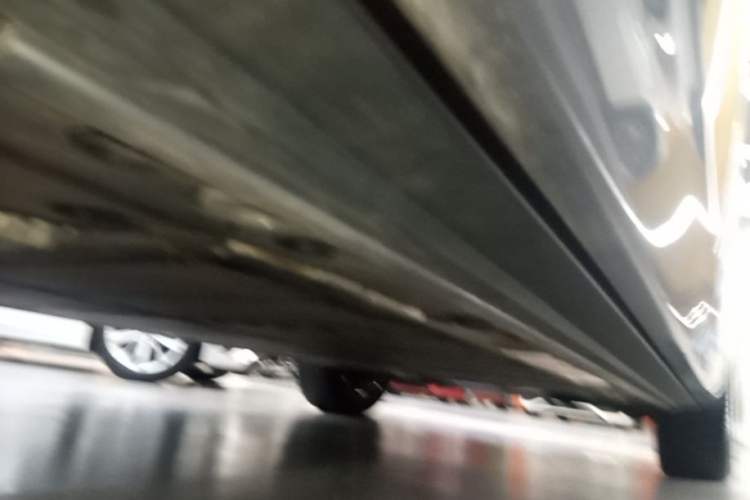 Used ONVO Luxeed L90 2025 Model Ultra Six-Seater 60-degree Battery Edition Right Side Sill