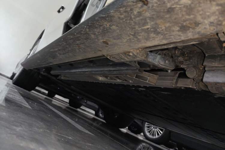 Used ONVO Luxeed L90 2025 Model—Ultra Six-Seater Version Right Side Sill