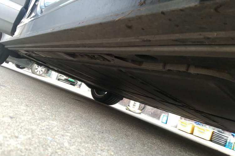 Used ONVO Luxeed L90 2025 Model—Max Six-Seater Version Right Side Sill