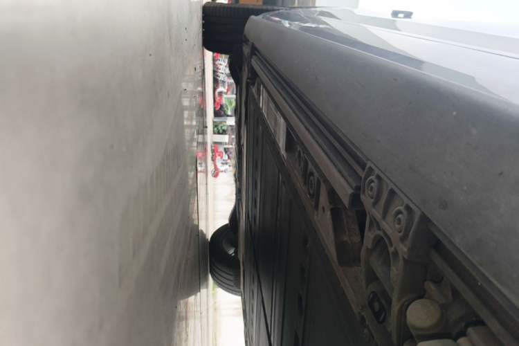 Used ONVO Luxeed L90 2025 Model—Max Six-Seater Version Right Side Sill
