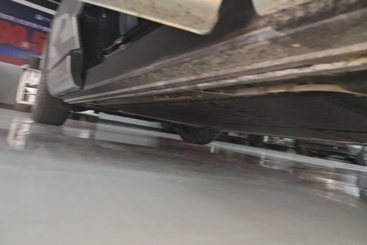 Used ONVO Luxeed L90 2025 Model—Max Six-Seater Version Right Side Sill