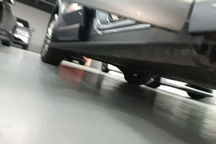Used ONVO Luxeed L90 2025 Model—Max Six-Seater Version Right Side Sill