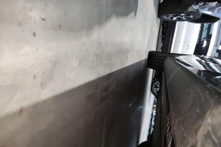 Used ONVO Luxeed L90 2025 Model—Pro Six-Seater Version Right Side Sill
